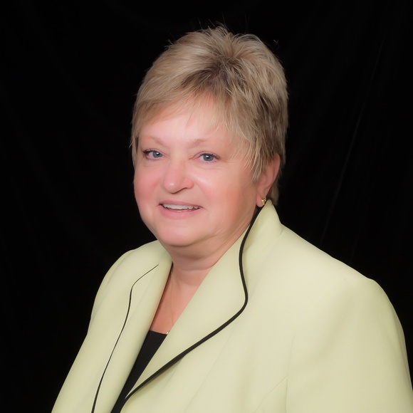 Meet your Posher, Shirley - Picture 1 of 2